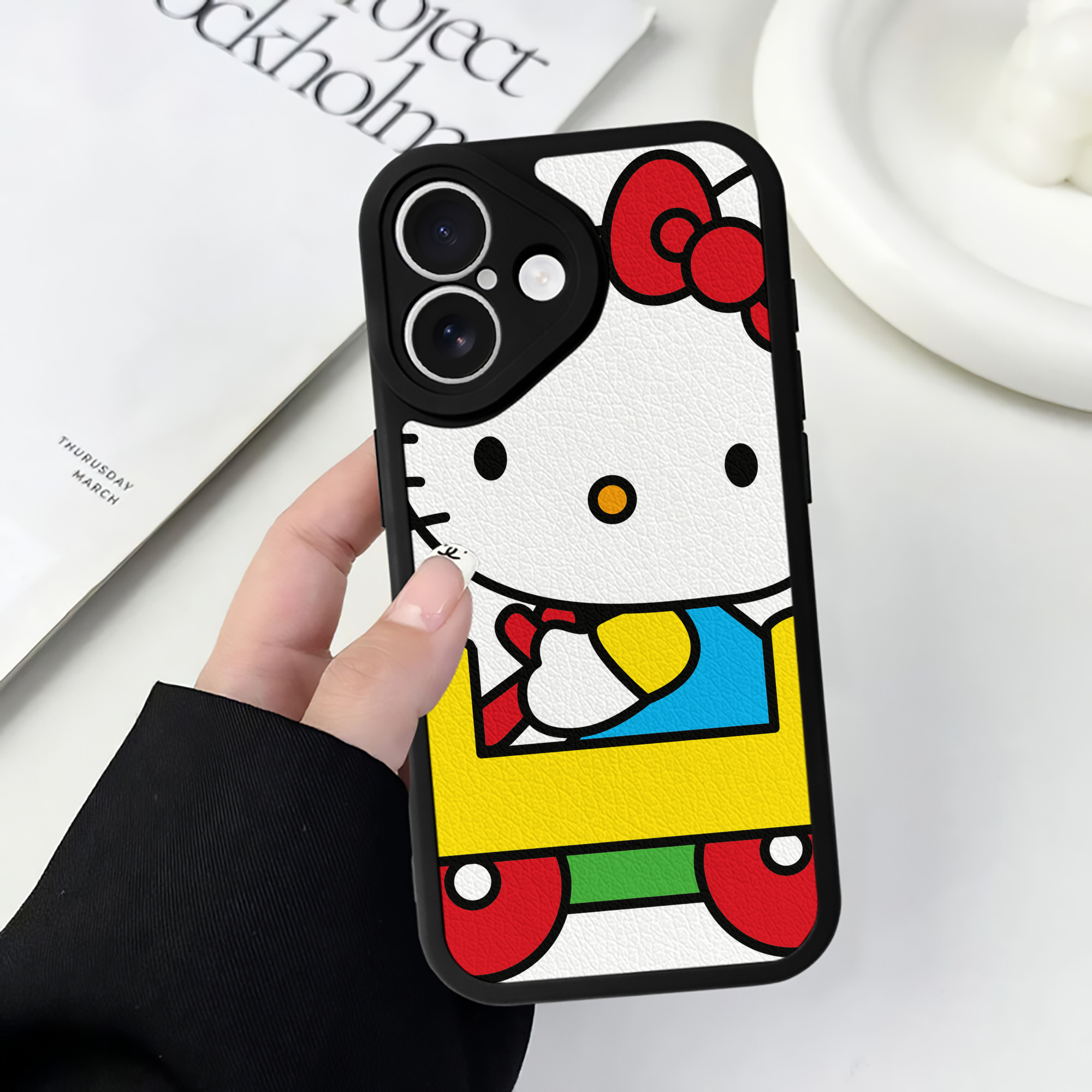 （画像用） Hello Kitty ハローキティ 【iPhone 16シリーズ対応】シリコンスマホケース（レザー調） 材質：シリコン